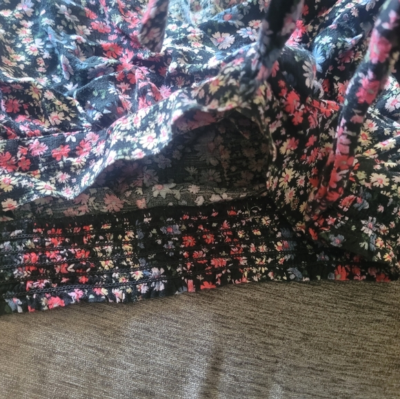 Flower wrap top - Picture 2 of 5